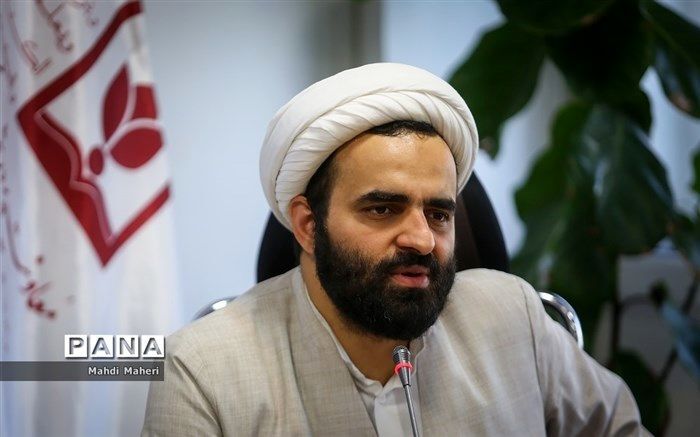 ‌هدف کار تربیتی باید ‌رشد و تعالی دانش‌آموز با دو عنصر هویت و ایمان باشد