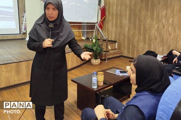 توانمندسازی مربیان کودکستان شهر قدس و رباط کریم 