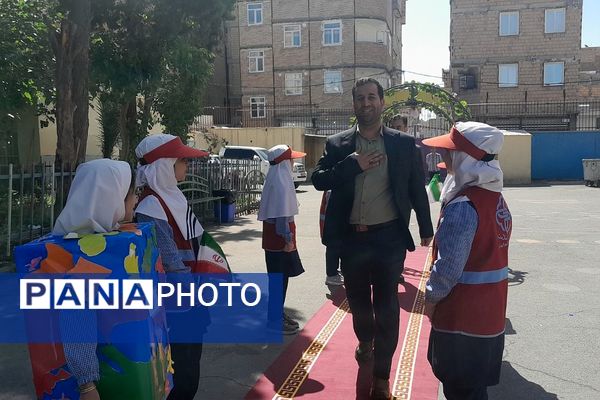 مراسم روز زمین پاک در دبستان دخترانه معراج ناحیه۲ بهارستان