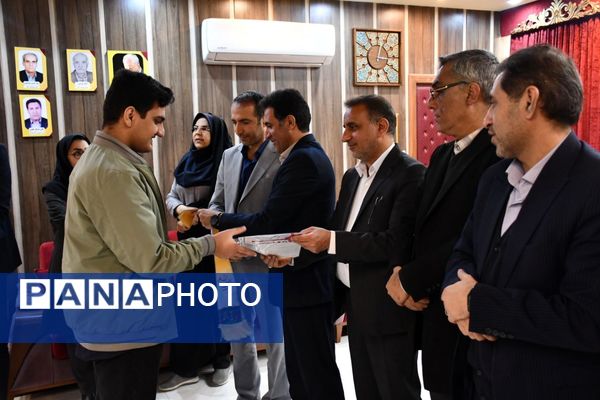 جلسه دانش‌آموزان نخبه عشایر فارس در طرح بنیاد پروفسور مهبودی