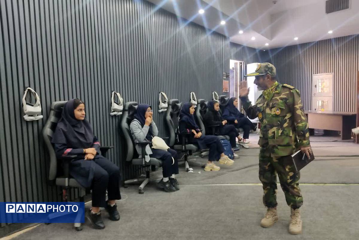 اردوی آمادگی و دفاعی دانش‌آموزان پایه نهم مدرسه فرشتگان در موزه دفاع مقدس