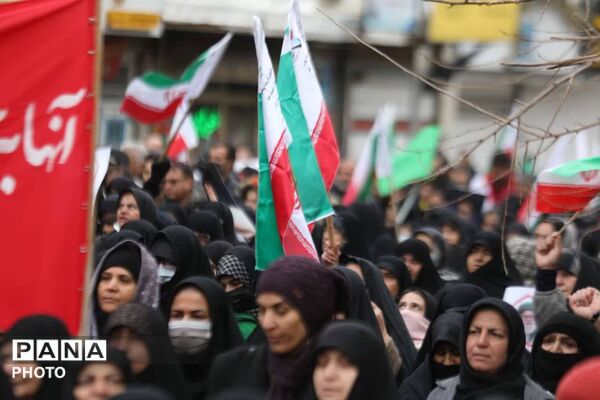حضور حماسی و پرشور فیروزکوهی‌ها در راهپیمایی و تشییع شهدا؛ تجلی غیرت دینی و انقلابی مردم روزه‌دار فیروزکوه