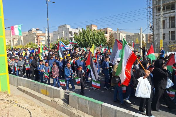 گزارش تصویری از راهپیمایی سیزده آبان در پردیس