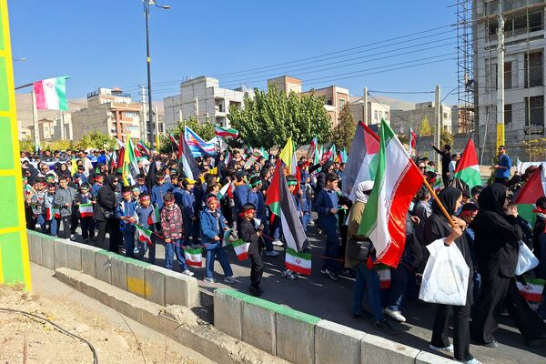 گزارش تصویری از راهپیمایی سیزده آبان در پردیس