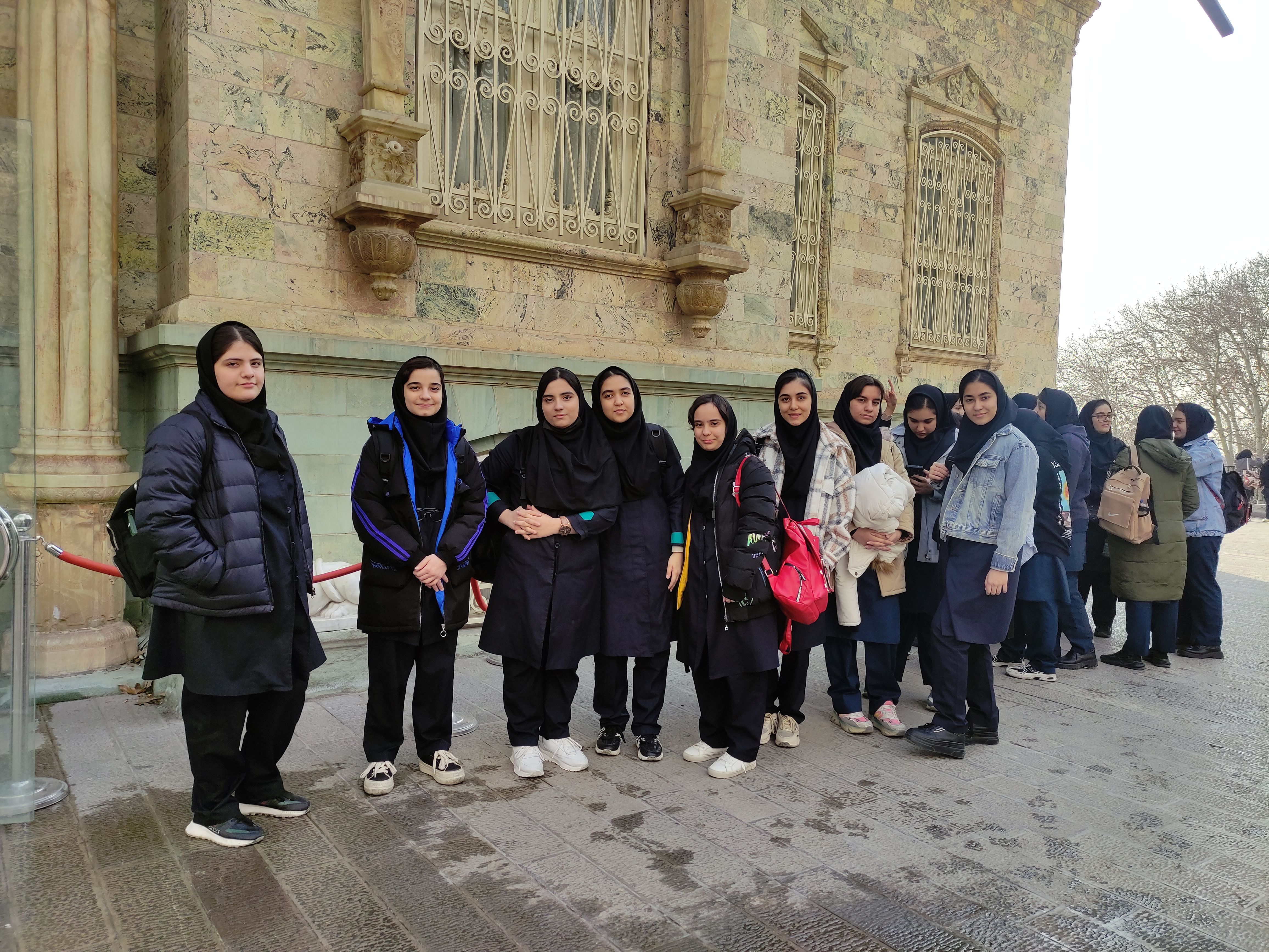 برگزاری اردوی دانش‌آموزان دبیرستان فرزانگان استعداد درخشان ملارد به کاخ سعدآباد