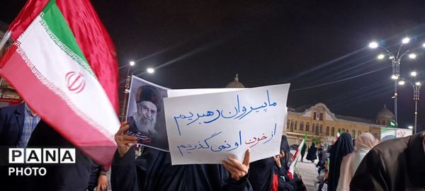 مردم یکن‌آباد در میدان امام، پیمانِ دوباره با شهدا بستند