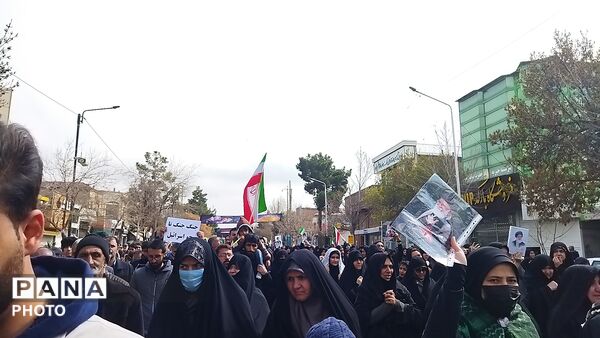 مشت هایی که با فریاد انتقام بالا می آمدند 