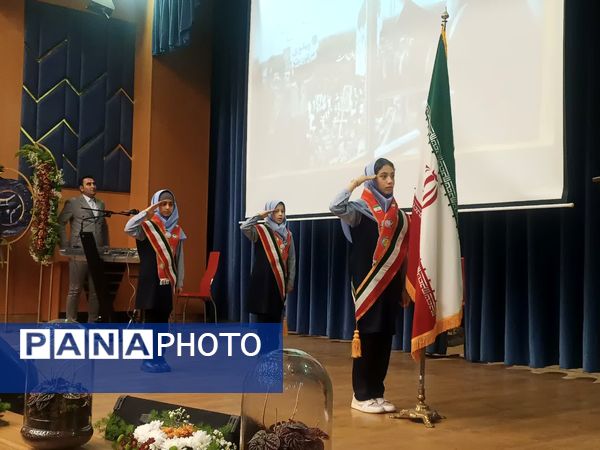 نواختن زنگ سپاس در فرهنگسرای آریو مصلی نژاد 