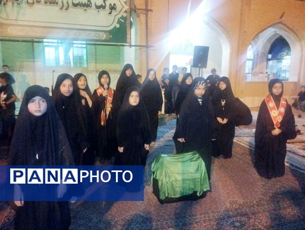 خدمت‌رسانی فرهنگیان و دانش‌آموزان پیشتاز زنجانی در موکب هیات رزمندگان ایجرود