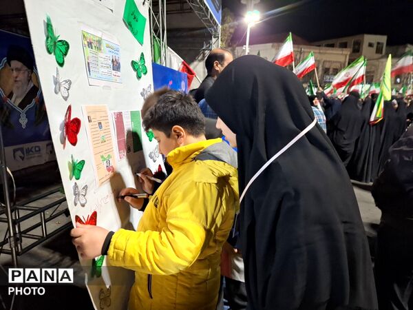 دیوار آرزوها با دلنوشته‌های آرمانی دانش‌آموزان 