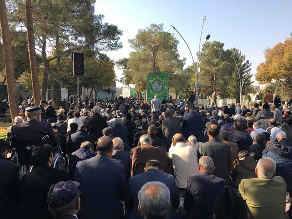 اقامه نماز باران در گلستان شهدا اصفهان به امامت  حضرت آیت‌ الله مهدوی