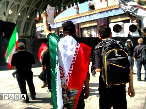 حضور دانش‌آموزان مدارس صدرای ولایت و شاهد فرقانی بناب در تشییع رهبر شهید