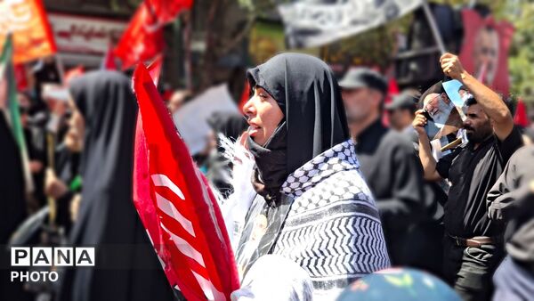 تشییع باشکوه پیکر مطهر رهبر شهید انقلاب اسلامی در مشهد