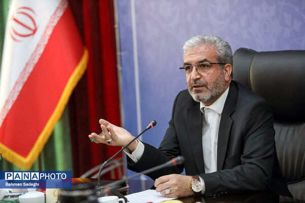 نشست صمیمی رئیس مرکز اطلاع رسانی و روابط عمومی وزارت آموزش و پرورش با خبرنگاران و اصحاب رسانه