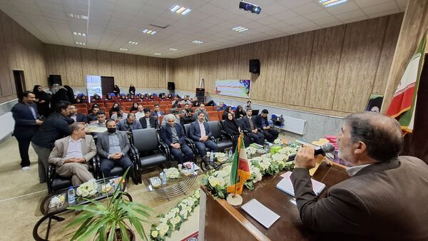 برگزاری همایش تجلیل از فعالان حوزه سوادآموزی در فاروج 