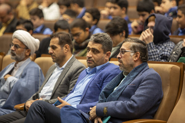 آیین تقدیر از دانش‌آموزان برگزیده در مسابقات فرهنگی هنری استان قم