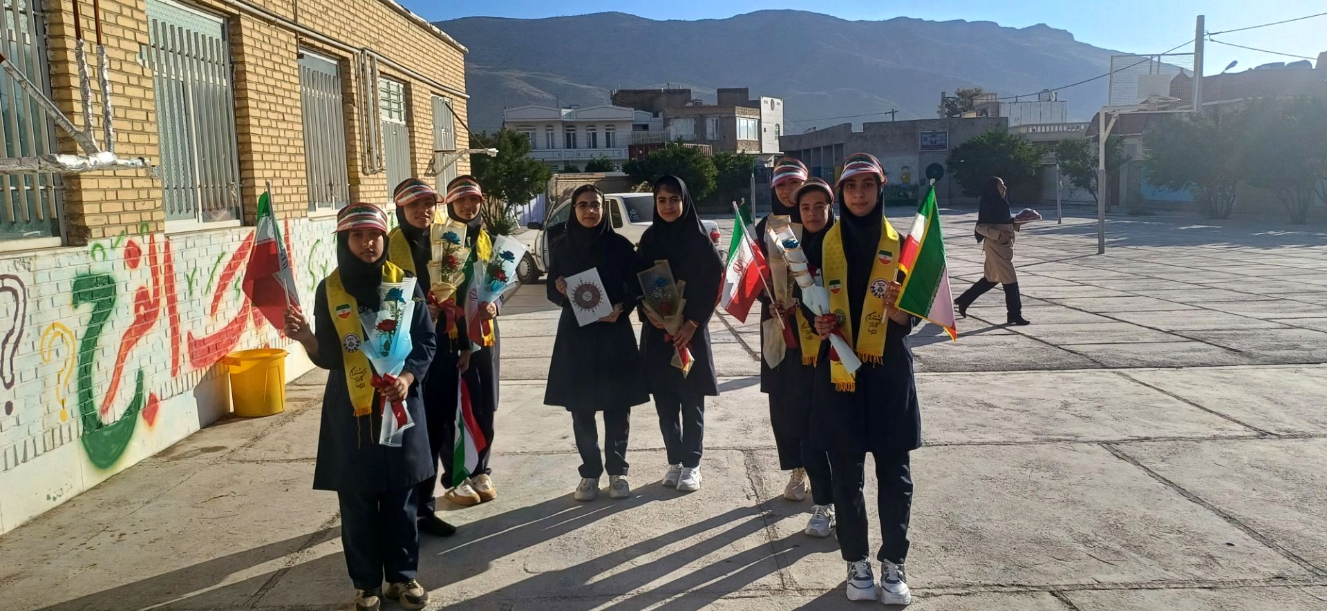 آغاز سال تحصیلی جدید با یاد شهدا و تجلیل از خانواده سردار خادمی