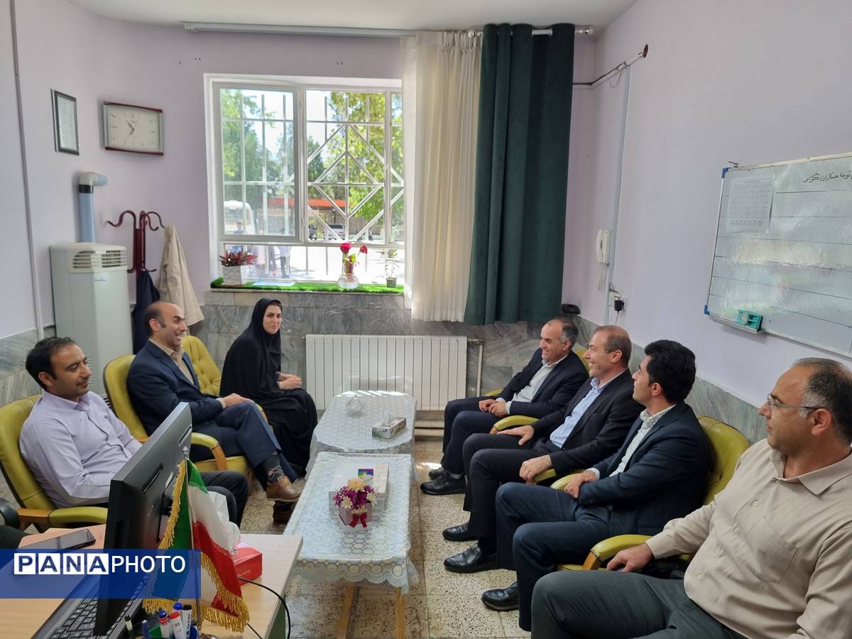 بازدید مسئولان آموزش و پرورش از مدارس سطح شهر سملقان به‌مناسبت هفته معلم