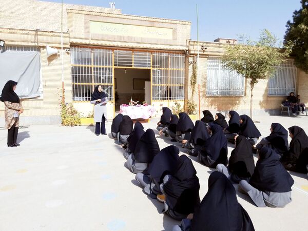 برگزاری جشن جوانه ها در دبیرستان دخترانه رفعت
