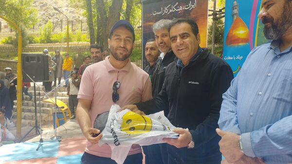 پیاده‌روی خانوادگی بروجنی‌ها