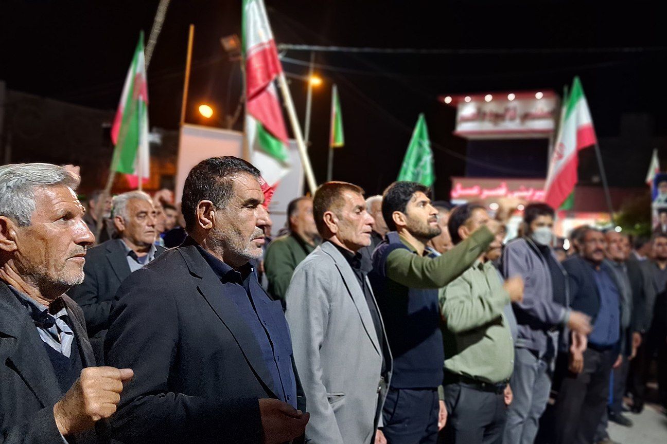 شامگاهی دیگر از حضور گرمه مردمان باشتی در کف خیابان‌ها