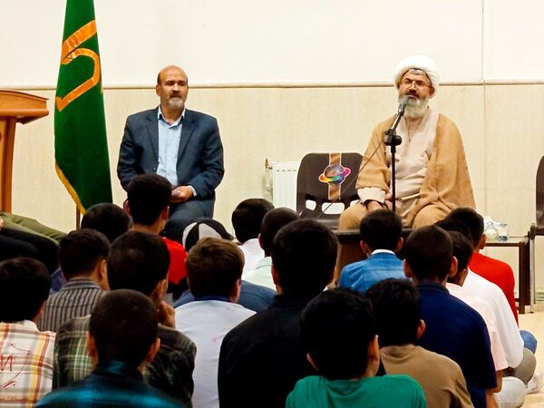 اعضای انجمن اسلامی با امام جمعه کاشمر دیدار کردند