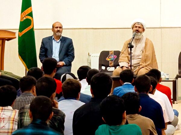 اعضای انجمن اسلامی با امام جمعه کاشمر دیدار کردند
