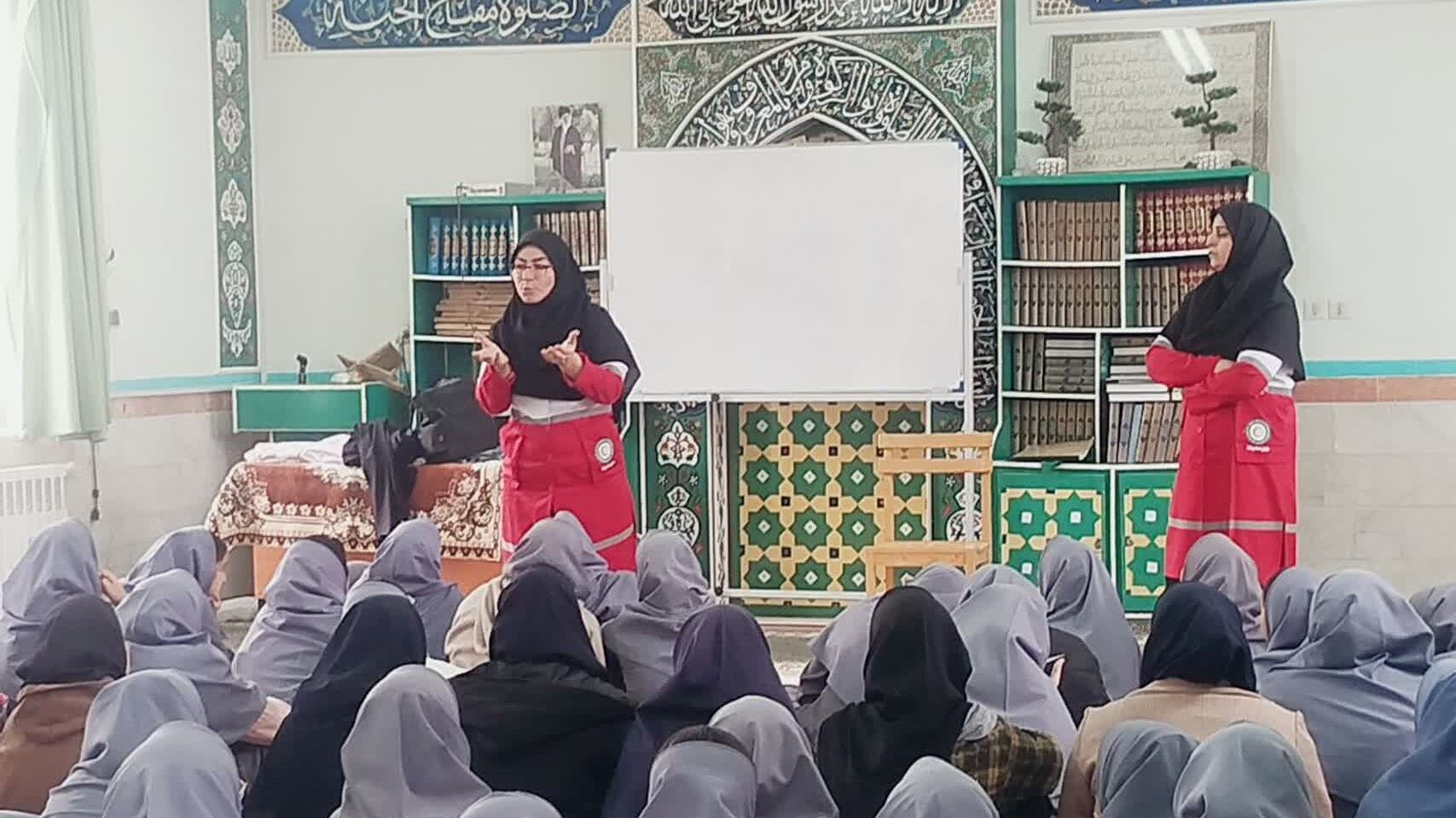 کارگاه آموزشی مقابله با زلزله در دبیرستان شهید دهقان یزد برگزار شد