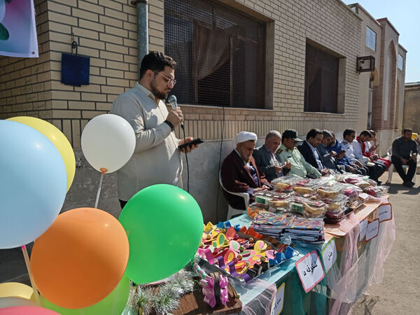 حضور مسئولان شهرستان جعفرآباد قم در دبستان حضرت زینب(س)