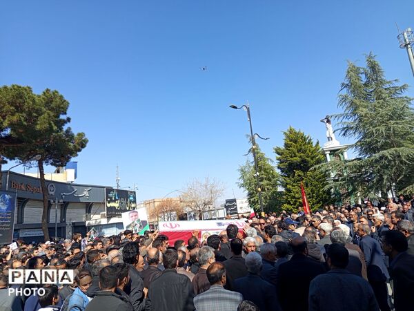 شهید وطن بر روی دستان مردم شهید پرور تشیع شد
