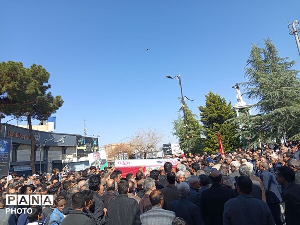 شهید وطن بر روی دستان مردم شهید پرور تشیع شد