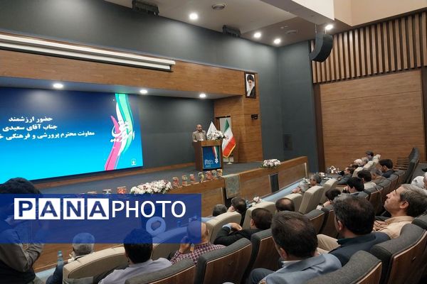 مراسم تقدیر از مشاورین و معاونین پرورشی مدارس ناحیه سه مشهد