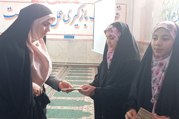افتتاحیه محفل انس با قرآن‌کریم در دبیرستان جوادالائمه بهارستان‌دو