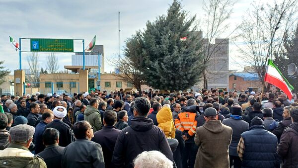 هم صدایی مردم رزن برای سرکوب اغتشاشات 