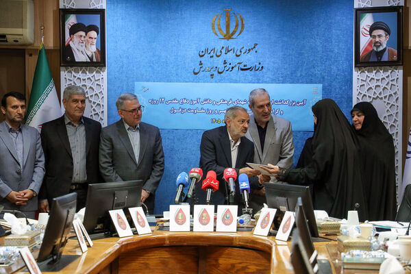 آیین بزرگداشت  اولین سالگرد شهدای فرهنگی و دانش آموز دفاع مقدس 12 روزه