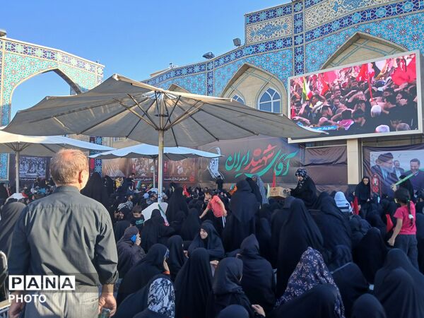 بدرقه باشکوه و میلیونی رهبر شهید در قلب مشهد مقدس