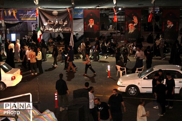 همدلی خادمان در موکب امام خامنه‌ای