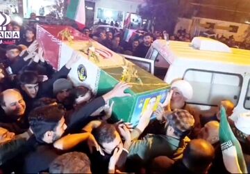 شهید ناوشکن دنا در آغوش مردم کردکوی
