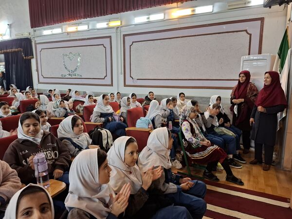 جشن یلدا ۱۴۰۴ در مدرسه ۱۷ شهریور شهرستان بجنورد 