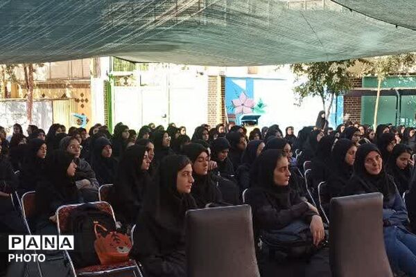 آیین نواختن زنگ مهر با حضور مدیر آموزش و پرورش ناحیه دو شهرری 