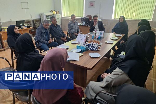 اولین جلسه هیات امنا و انجمن اولیا و مربیان دبیرستان پویش 