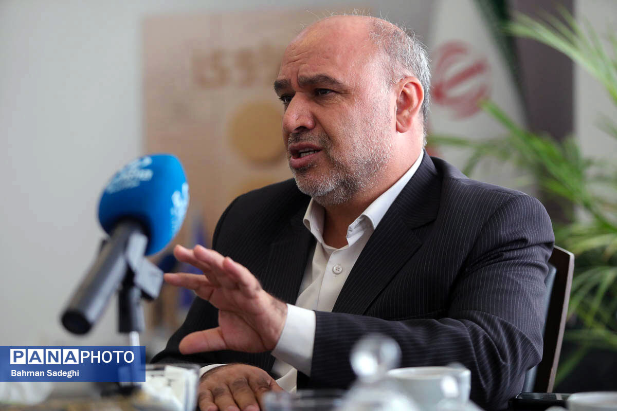 شناسایی بیش از ۲۲ هزار نخبه تحت پوشش کمیته امداد / توزیع یک میلیون و ۱۰۰ هزار بسته تحصیلی میان دانش‌آموزان

