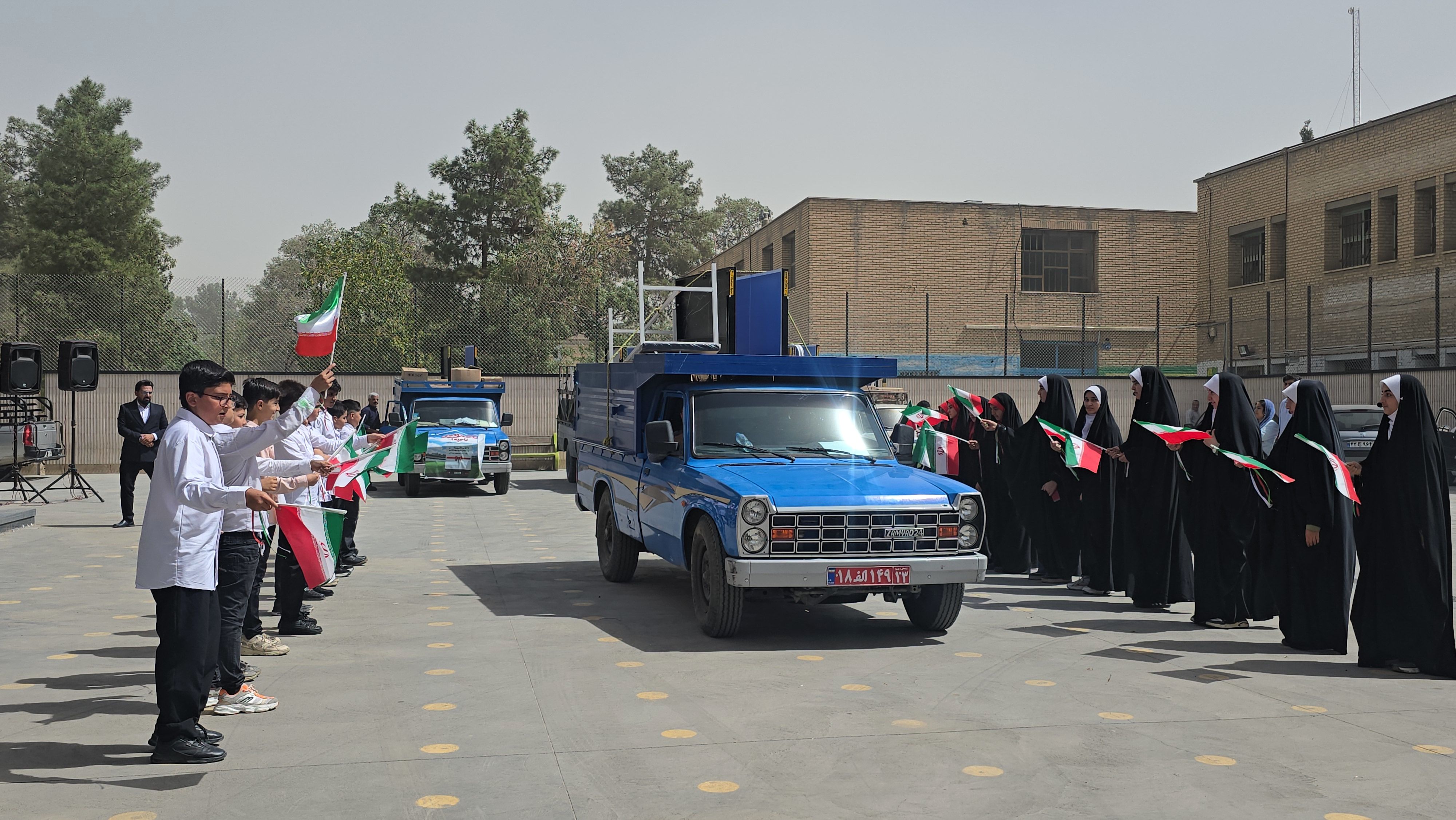 کاروان تجهیزات نوسازی، راهی مدارس اصفهان شد