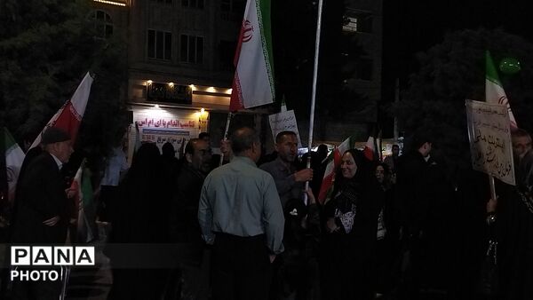 زمزمه های دعا در بلوار فضل نیشابور 