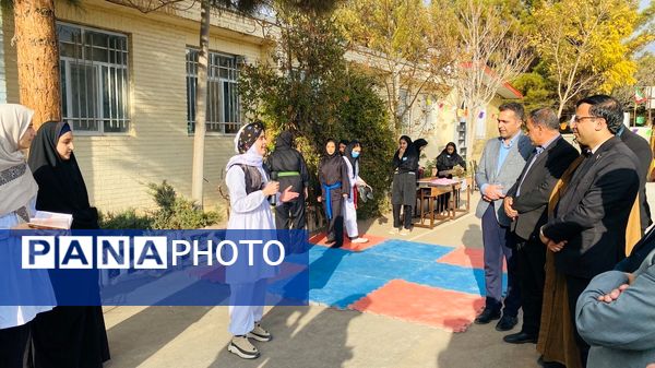آغاز رسمی مسابقات فرهنگی هنری با نواختن زنگ جشنواره فردا و جشنواره ماها در مدرسه تکتم 