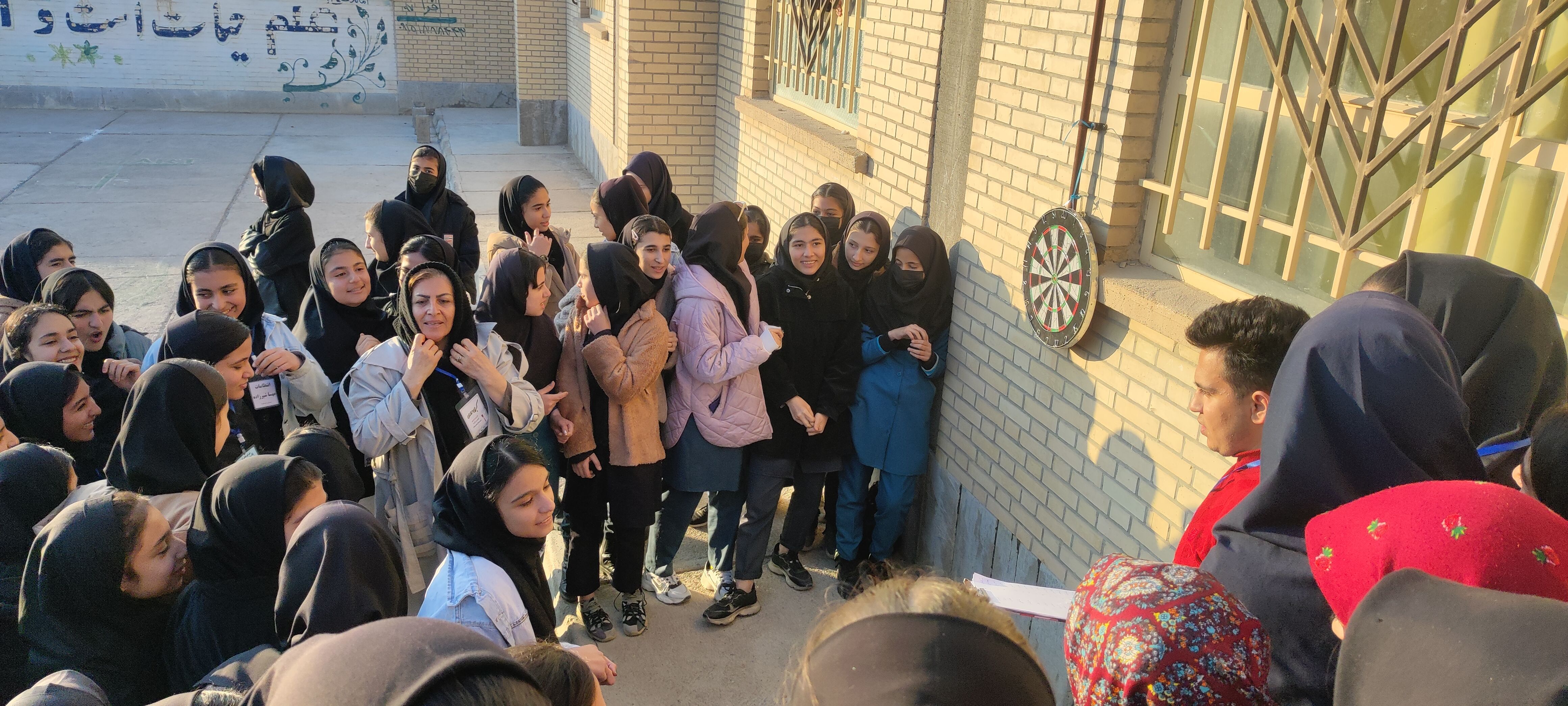 برگزاری مسابقات دارت در مدرسه زنده یاد داورپناه خانلق