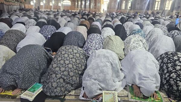 نماز جمعه یاسوج؛ جلوه‌ای از وحدت و دینداری مردم مرکز کهگیلویه و بویراحمد