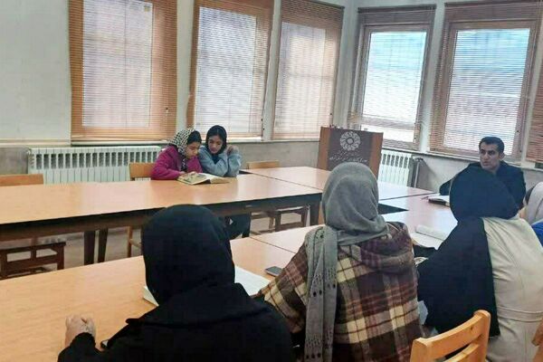 پرتو فجر در کتابخانه پانزده خرداد درخشید؛ عصر شعر انقلاب با حضور شاعران و فرهیختگان