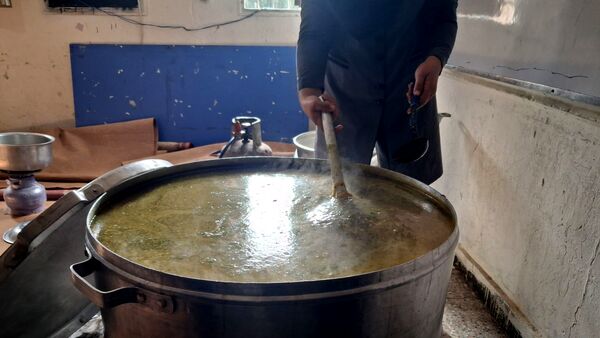 «آش انقلاب» در دبستان استقلال حاجی‌آباد