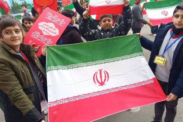جشن پیروزی انقلاب اسلامی در مدارس رباط‌کریم